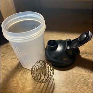 20oz Blender bottle with blender ball NWOT